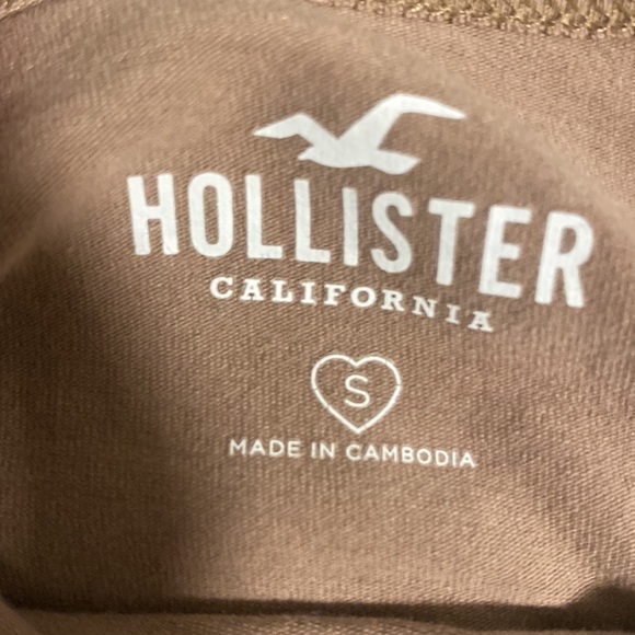 hollister croppped graphic baby tee - Picture 2 of 2